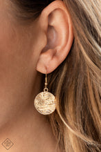 Load image into Gallery viewer, Circulating Shimmer - Gold Necklace