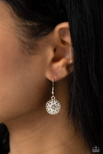 Load image into Gallery viewer, Chrysanthemum Craze - Green Necklace
