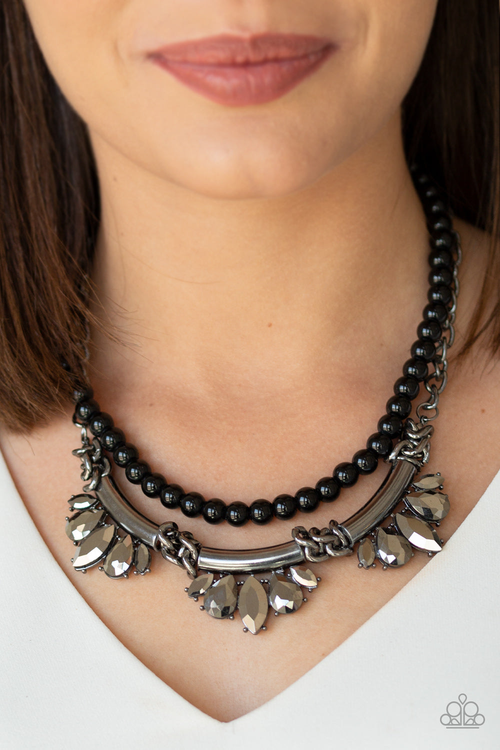 Bow Before The Queen - Black - Necklace