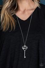 Paparazzi Necklace ~ The Key to Moms Heart - Multi